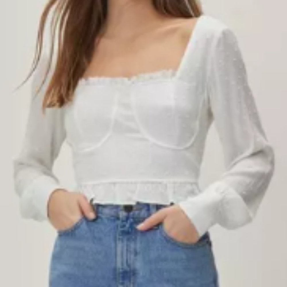 NEW WITH TAGS Nasty Gal Cupped Square Neck Textured Crop Top: Size 6, White
